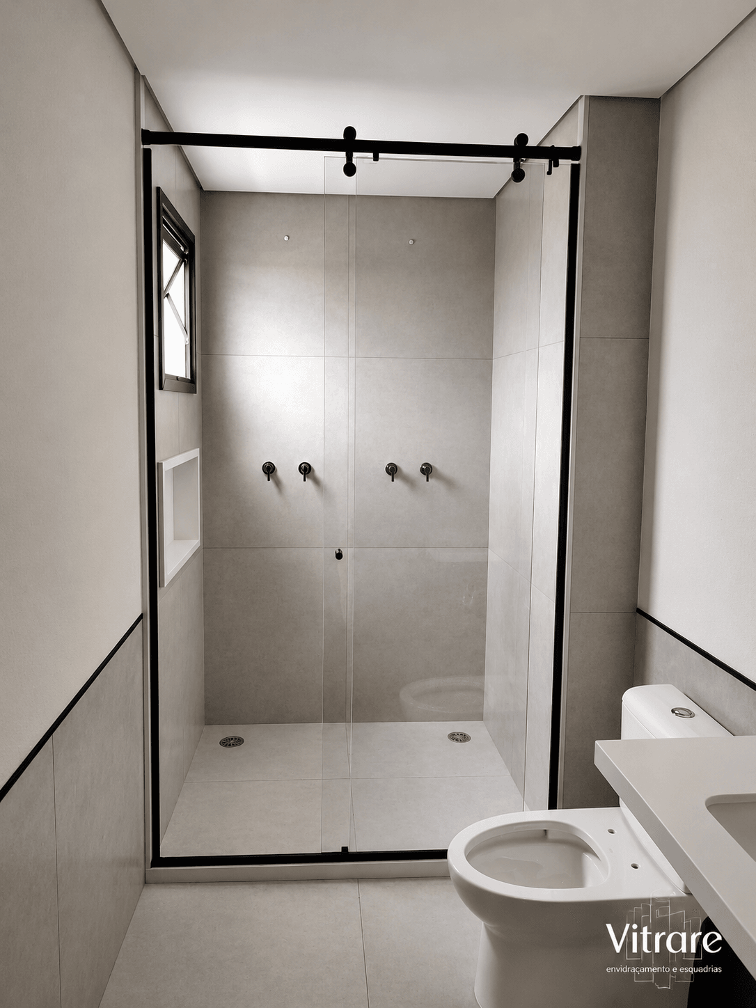 Box de banheiro minimalista em vidro