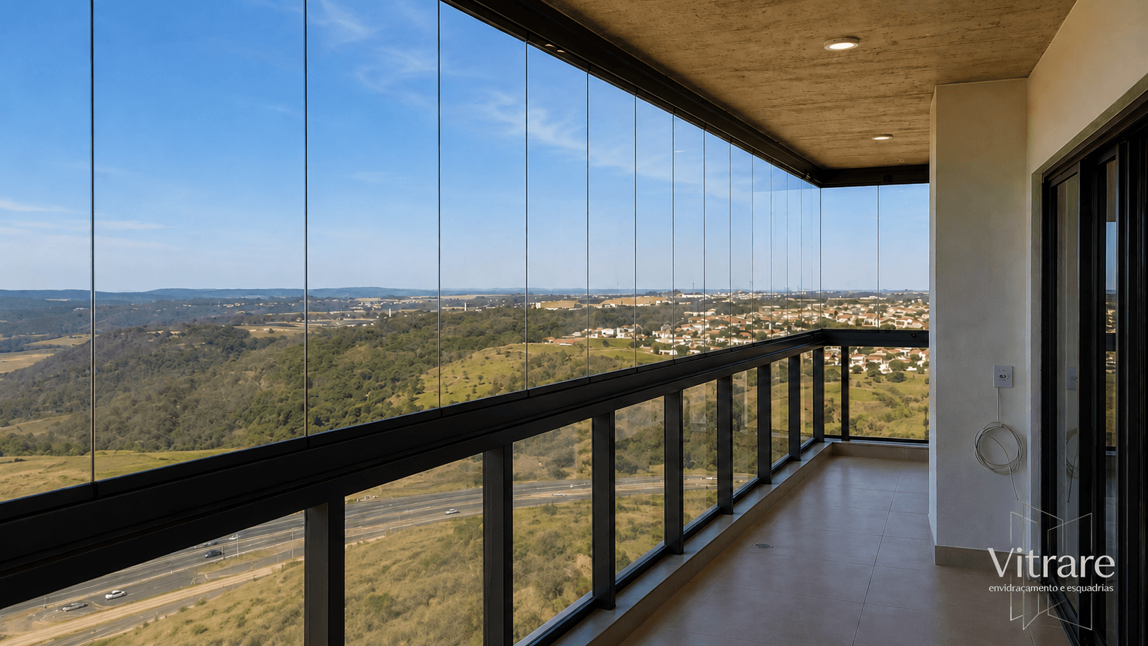 Guarda-corpo de vidro em sacada panorâmica