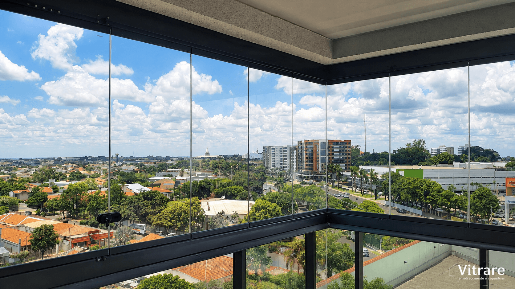 Envidraçamento de sacada no Edifício Concept em Marília
